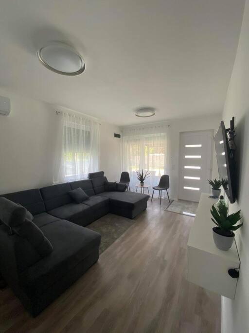 Villa Lipi - Home Away From Home Balatonszárszó المظهر الخارجي الصورة