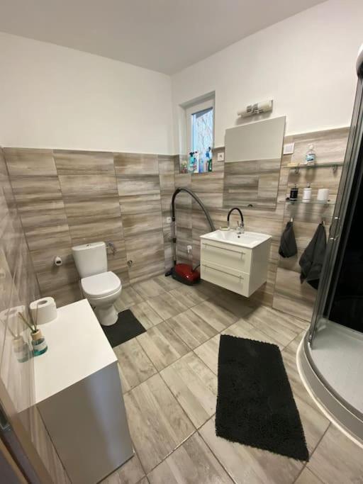Villa Lipi - Home Away From Home Balatonszárszó المظهر الخارجي الصورة